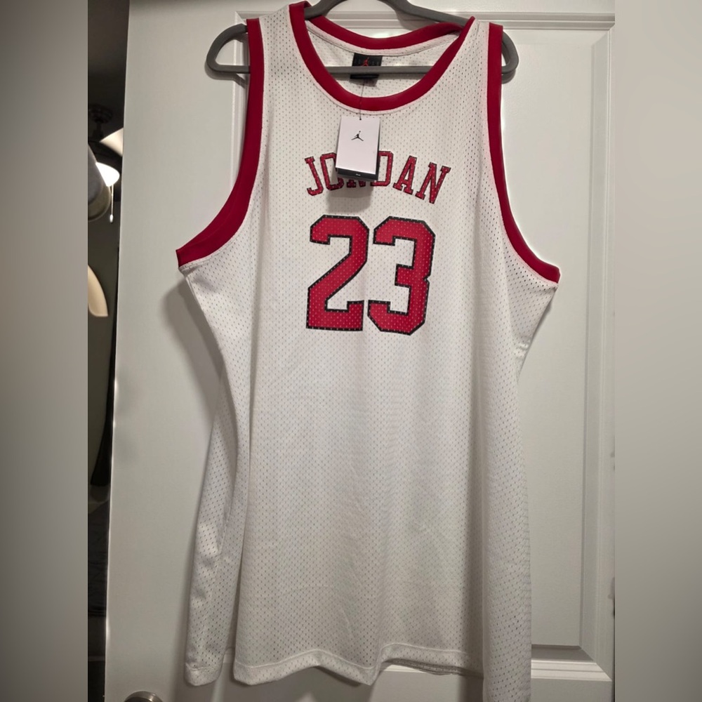 Jordan Women's White and Red Active Top